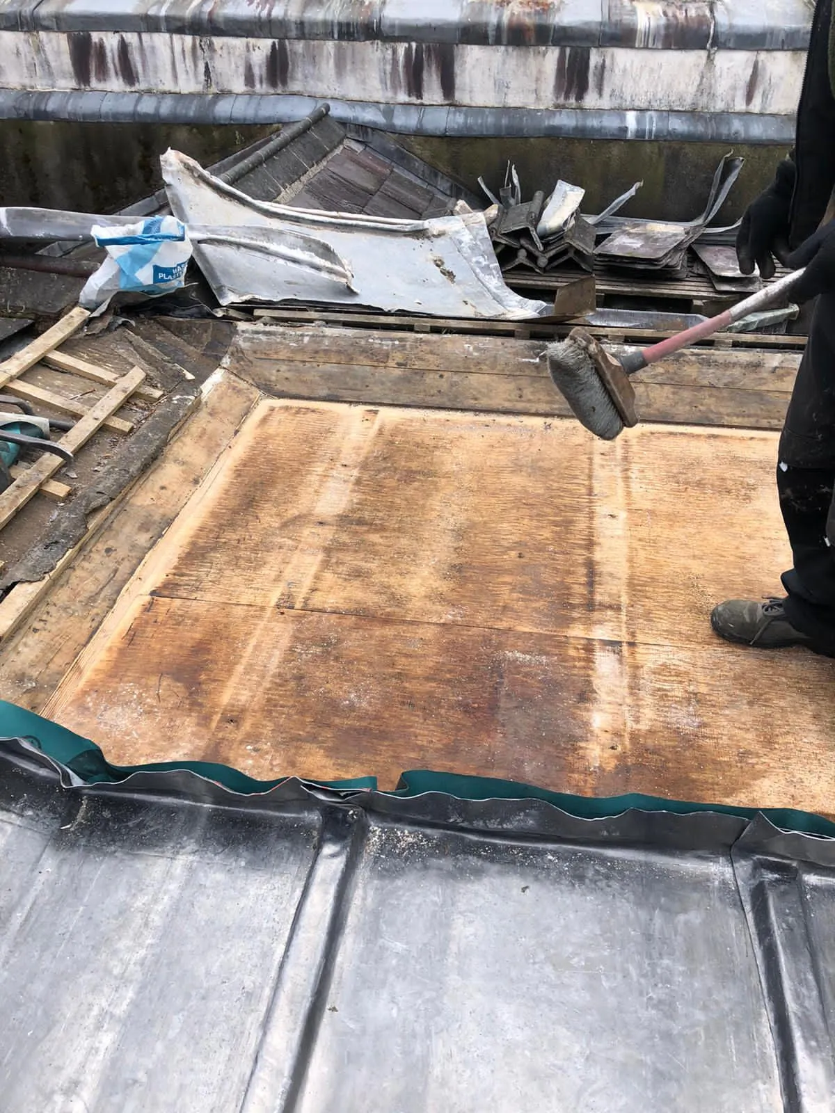 An old lead flat roof and it being replaced — photo 11